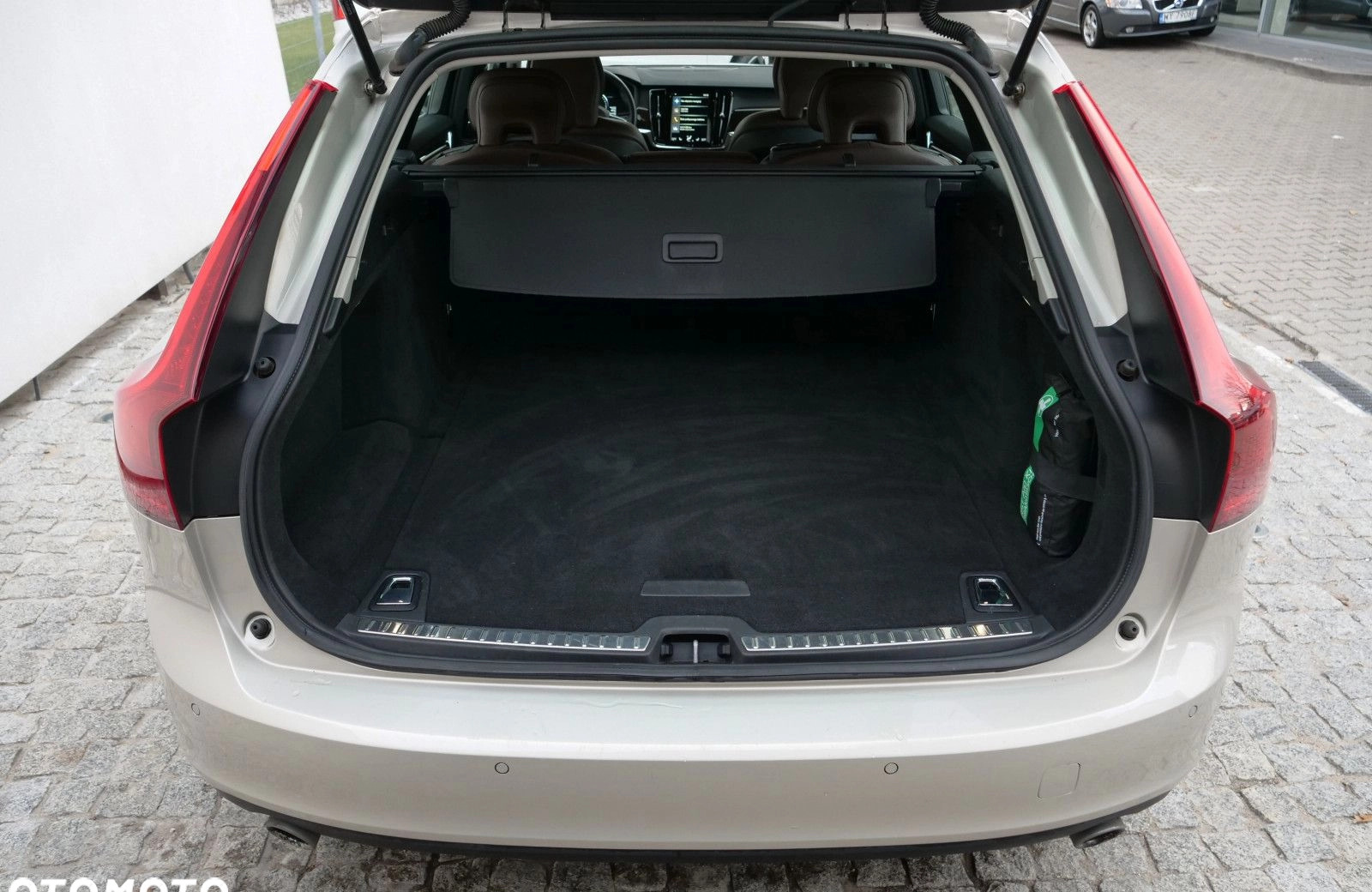 Volvo V90 cena 95900 przebieg: 182660, rok produkcji 2018 z Jasień małe 596